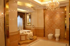 a photo of a luxurious bathroom inside
