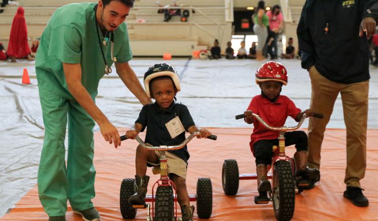 ETBU students interact with WECC children