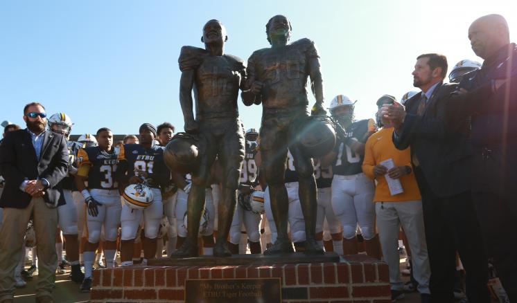 img_2_statue_unveiling