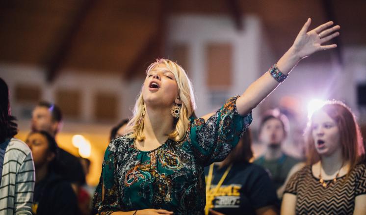 james2017-qh9a0838 Chapel student participant