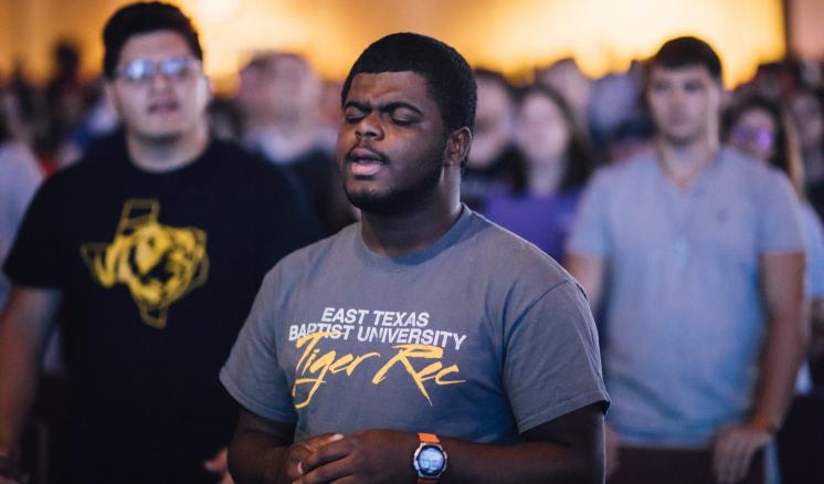 james2017-qh9a0936 Chapel student participant