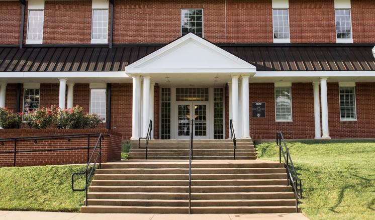 Irene Sisk donates $100,000 for ETBU Sisk Health Services Clinic and endowed scholarship