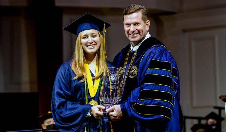 fall_2021_commencement_img_12