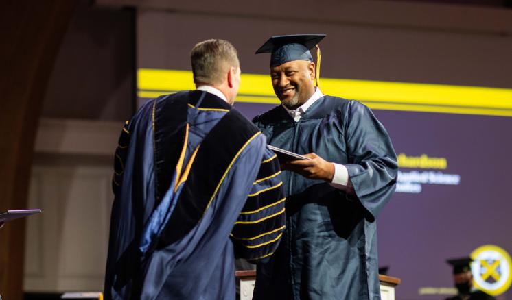 fall_2021_commencement_img_4