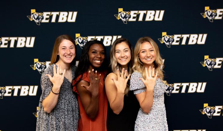 Spring 2022 graduating seniors recognized with ETBU ring blessing ceremony