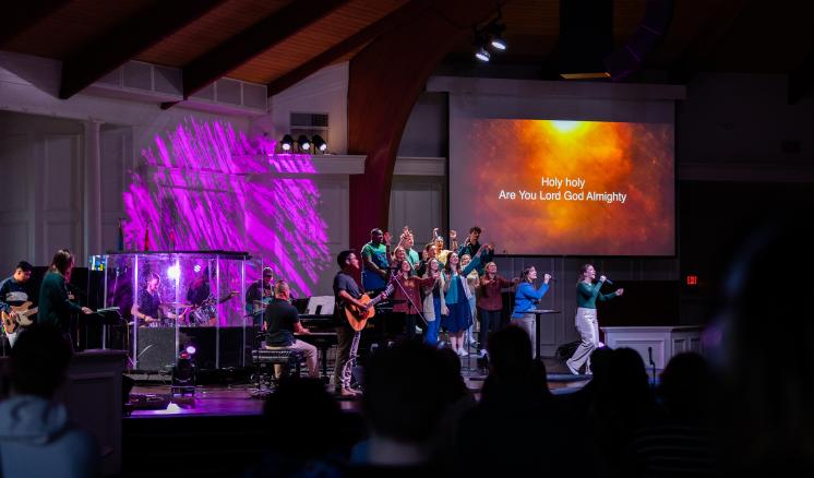 2024_spirtual_renewal_wednesday_chapel_0078 Group of students leading worship in a chapel