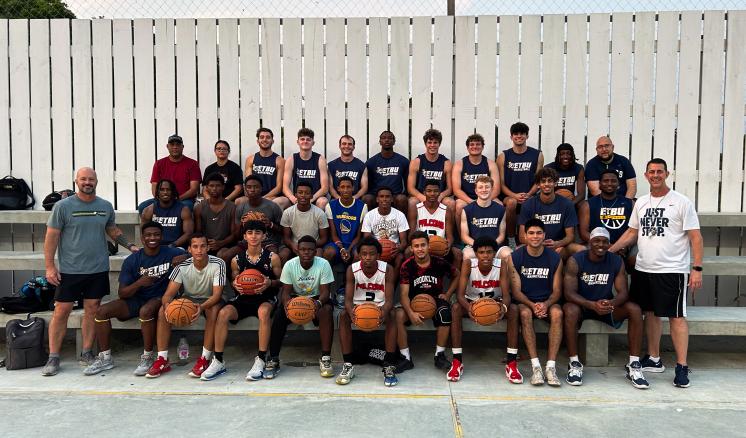 ETBU Men's Basketball Team poses for a group photo with students in Honduras