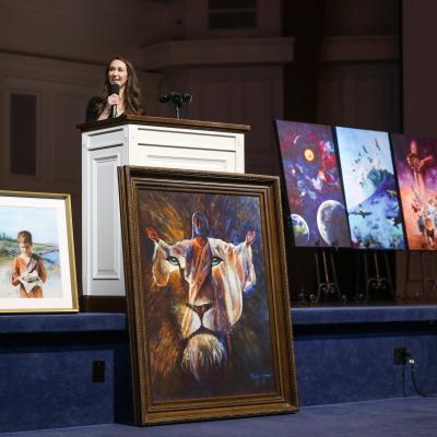 Rachel Wimpey presents art collection to East Texas Baptist University